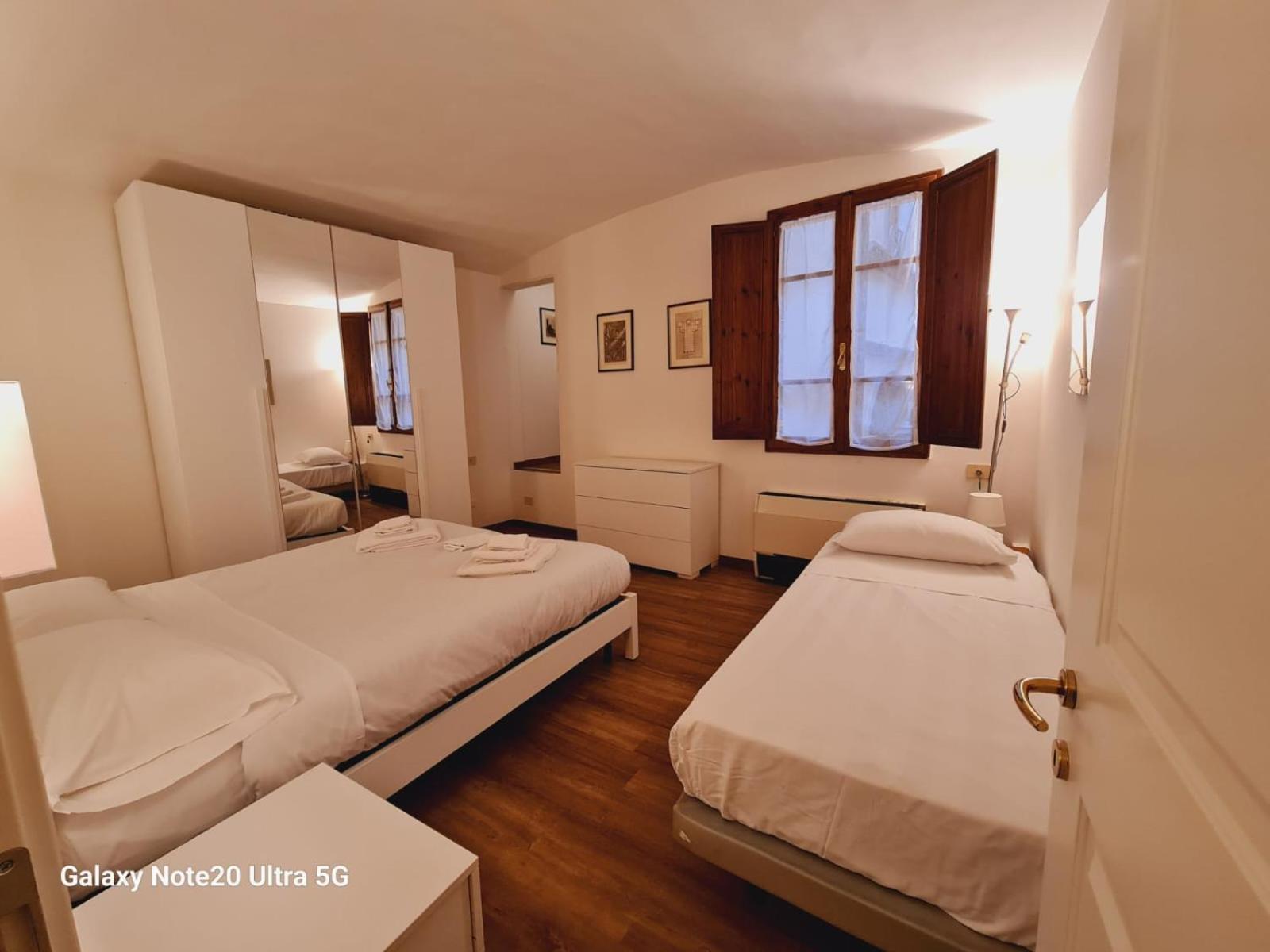 Apartments Close To Duomo Florenz Zimmer foto
